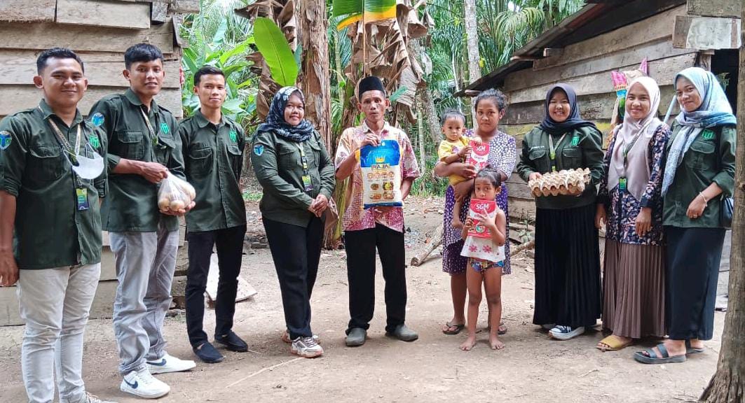 Motivator Tangguh Marosebo Ulu Berikan Bantuan ke Anak Stunting di Desa Sungai Lingkar 