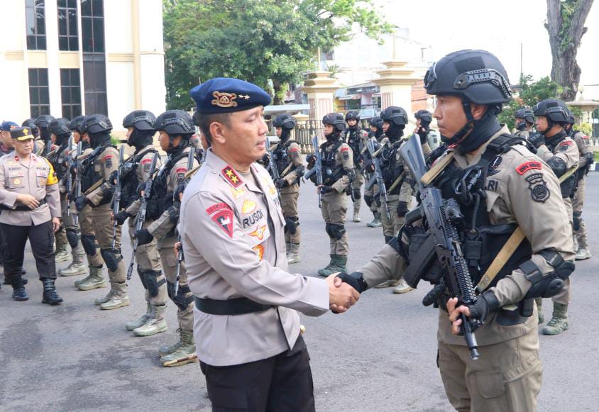 Kapolda Jambi Irjen Pol. Rusdi Hartono Pimpin Apel Dalam Rangka Tugas Operasi Amole Tahun 2024 BKO Polda Papua.