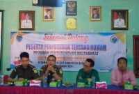 M. Lukber Liantama Kacabjari saat Memberikan Pemahaman Hukum di Desa Simpang Jelutih, Kecamatan Batin XXIV (Foto/Ist)