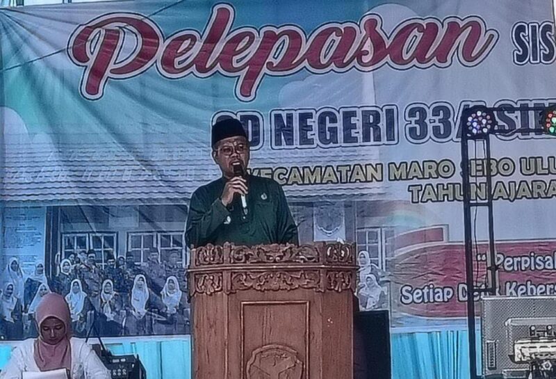 Camat Marosebo Ulu Ismail Berikan Sambutan pada Pelepasan Siswa-siswi Kelas VI SDN 33/I Sungai Rengas Tahun Ajaran 2023-2024 (Foto/Istimewa)